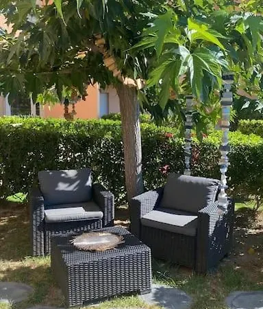Vue Avec Piscine Saint-Raphael (Var)
