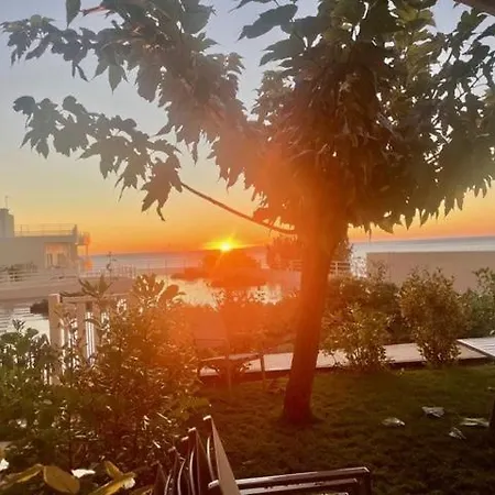 Vue Avec Piscine * Saint-Raphael (Var)
