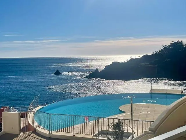 Apartment Vue Avec Piscine